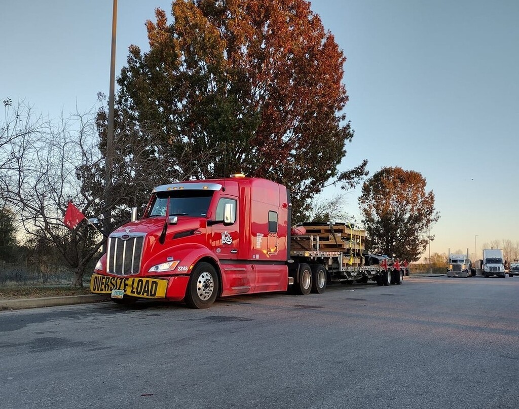 Raise your hand if you're excited about this holiday weekend!! 🙋 

📸: John W.
.
. 
.
#EWWylie #WylieDrivers #WylieTough #TruckPhotos #FlatbedTruck instagr.am/p/CmesBRVLBnH/