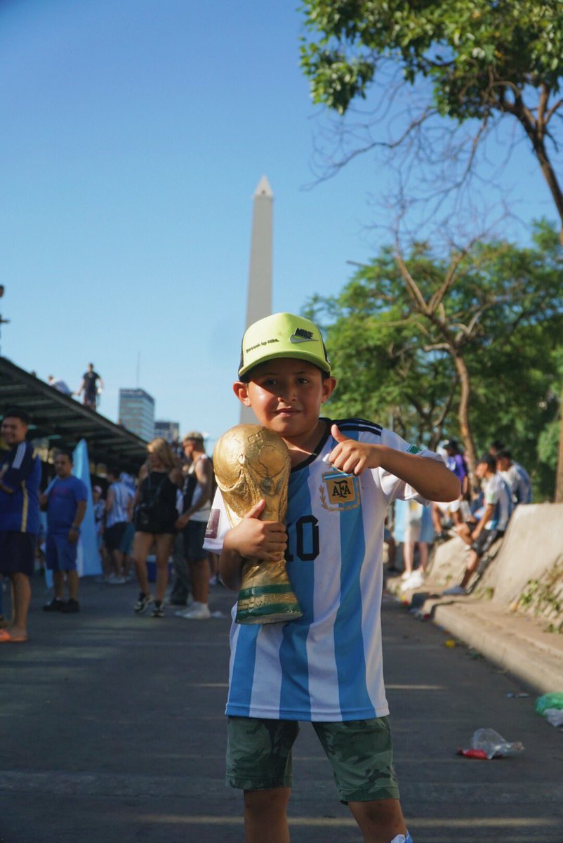ina_srur7's tweet photo. 🇦🇷👇hilo de FOTOS del festejo por el OBELISCO el martes, compartan para que le llegue a la gentee🇦🇷

#ArgentinaCampeonDelMundo 
#MundialQatar2022 
#Messi𓃵 https://t.co/Q5lymgjmq8
