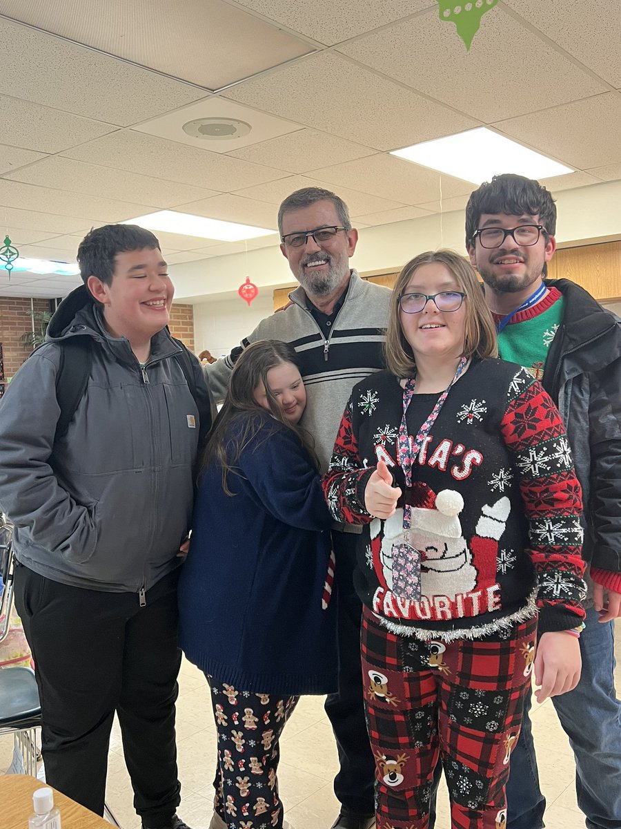 MrsDeneau's tweet photo. Thank you Mr. Gojka for 21 years of service! We wish you all the best ! #wearelamphere @LamphereHS https://t.co/kdRmXC4AWb