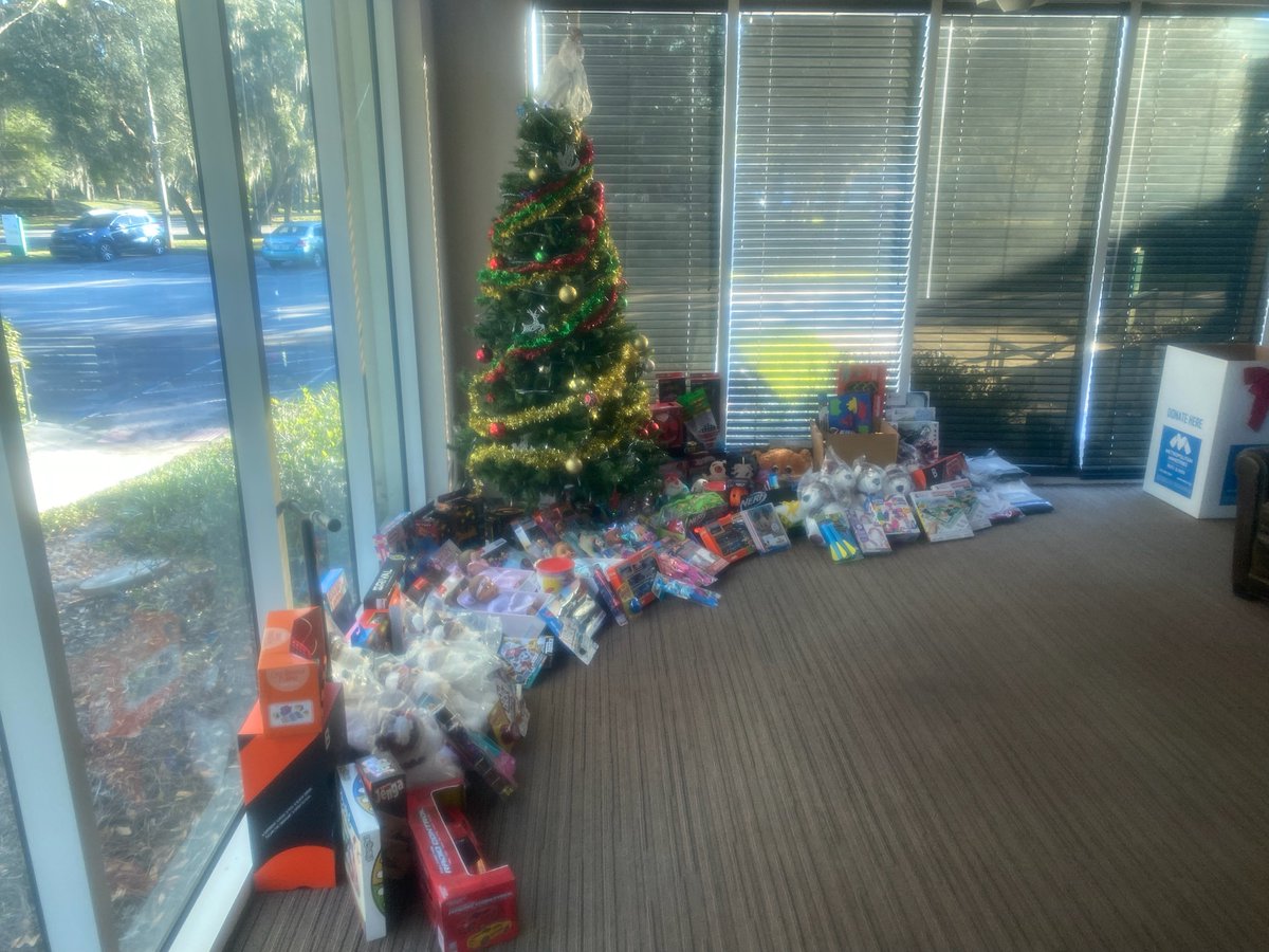 TAWINC's tweet photo. TAW, an IPS Company, got into the giving spirit this Christmas and joined forces with Metropolitan Ministries in a holiday drive.  

To bring a smile to someone’s face and joy to the heart is one of the many things we strive to do. https://t.co/9bMdVzxQ8r