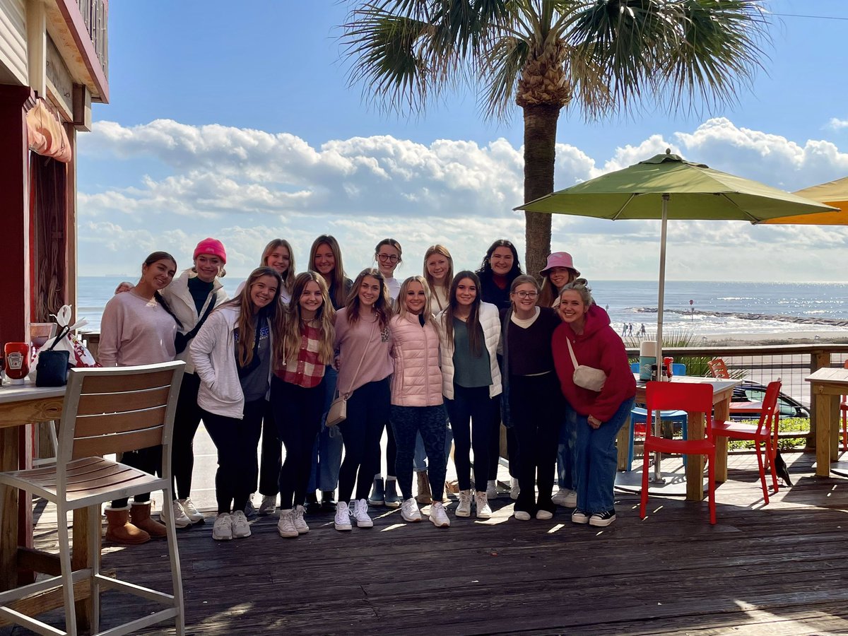 Team sleepover and shopping day at the beach!! Love these memories💙