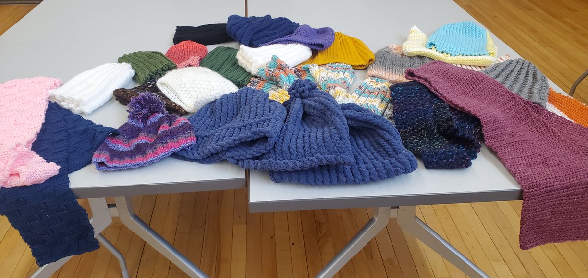 SyracuseSchools's tweet photo. #SCSDGivesThanks to the @OCPL_CNY knitting group and Ann Horan - they made hats and scarves which they donated to scholars at @GrantGatorsSCSD this week! We appreciate the support &amp; generosity of the Syracuse community. https://t.co/CItVuRJL2l