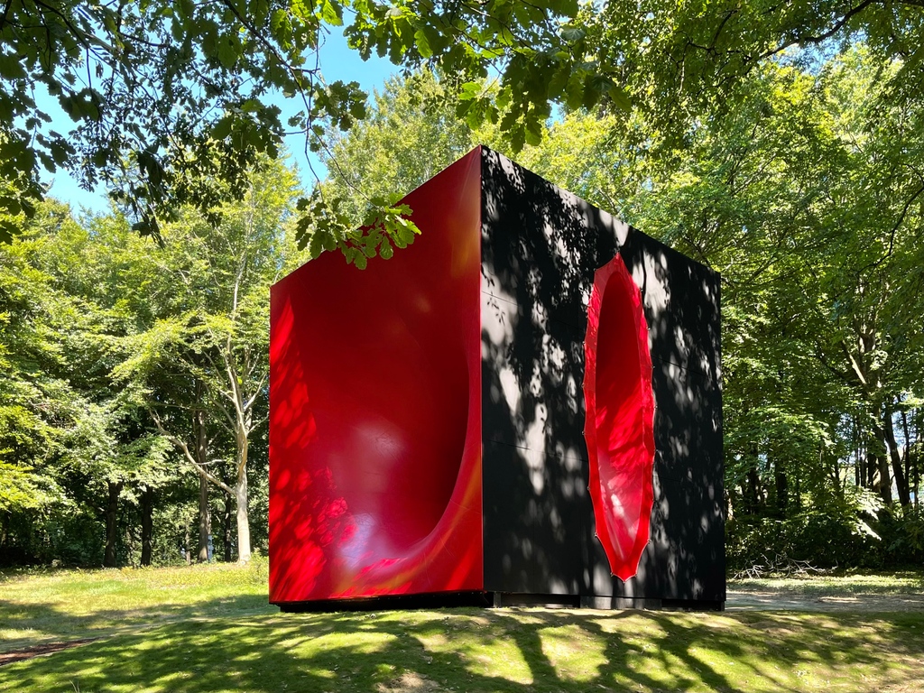 Last chance to see 'Anish Kapoor: Sculptures,' on view through January 1 at Skulpturenpark Waldfrieden in Wuppertal, Germany. The exhibition presents recent works, as well as the 2015 sculpture, 'Sectional Body Preparing for Monadic Singularity.'⁠ ⁠ Photos: Michael Richter⁠