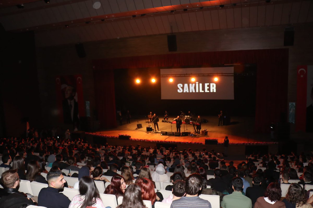 Yine gençlerimizle beraber, yine muhteşem bir gece… 🎶 ⚡️ ☺️

Kocaeli Büyükşehir Belediyesi olarak #GebzeTeknikÜniversitesi’nde düzenlediğimiz Bi'Mola etkinliği kapsamında @sakilerofficial’in muhteşem konserini dinledik.