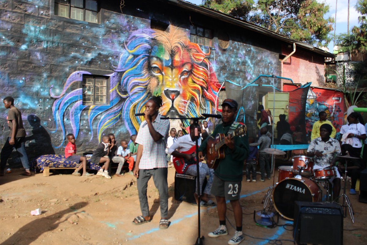 Our cultural space in Baba Dogo has remained open to children and youths from around during the holiday season. Here they can have the opportunity to express themselves, learn new skills and meet each other.