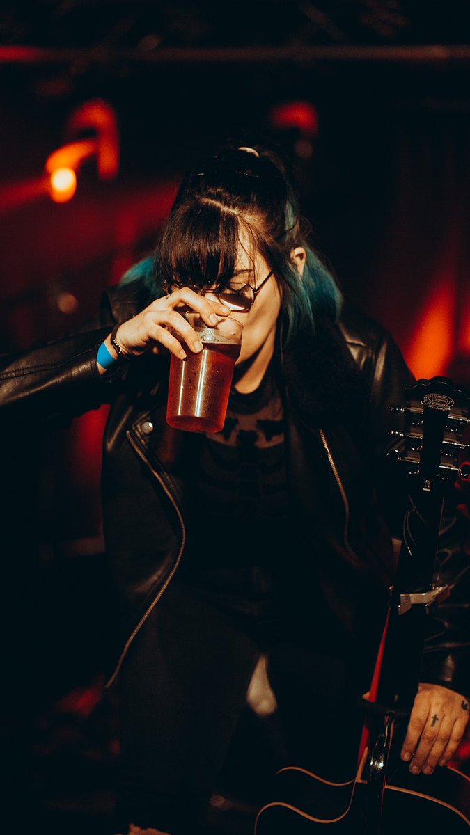 SycamoreRowBand's tweet photo. Here’s a picture of our classy singer doing what she does best. 😉💁🏻‍♀️😂 #Classychick #Singer #sippin #gig #LiveMusic #SycamoreRowband #alternative #CaughtInTheAct #AlternativeRock https://t.co/mMMEbZg4xt