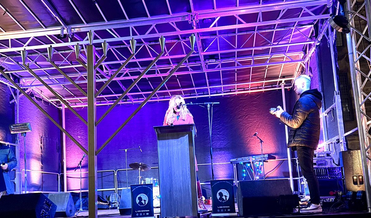 AmbModiEphraim's tweet photo. Celebrating the 5th night of #Hanukkah at Dam Square Amsterdam with the Minister of Justice &amp; Security @DilanYesilgoz, Mayor Femke Halsema and hundreds of people singing &amp; enjoying the event and the beautiful lights. Thank you Rabbi Evers for organizing a wonderful evening. https://t.co/NlB1yvKjWm