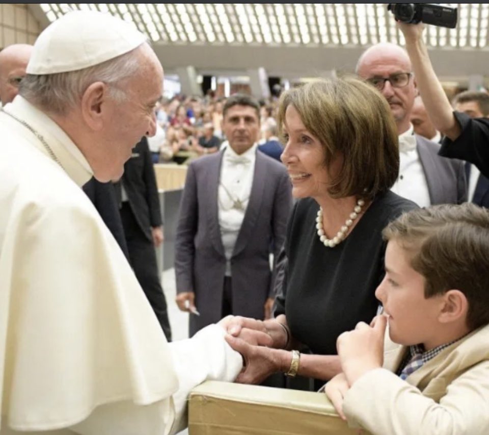 shakugeon's tweet photo. @FoxNews Isn't it Pope Francis himself ?
He tries to sell his soul to
the Red Demon
(Chinese Communist Party).
He's happy with
Nancy Pelosi, Speaker of the US Congress and
US President Biden.
#CatholicInNameOnly
Both of them are
self-proclaimed
devout Catholic,
but pro-choice. https://t.co/x9zMFIqoGI