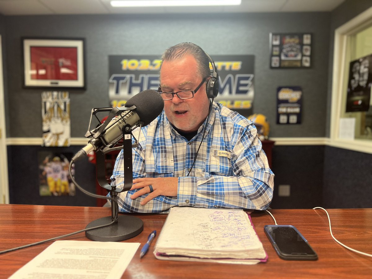 🚨Merry Extra Christmas on this Footenotes with Kevin Foote and his guys <a href="/gbrou2/">Gerald Broussard RNG</a> @BetWithSpence <a href="/ByLukeJohnson/">Luke Johnson</a>🚨

audiomack.com/1037-the-game/…