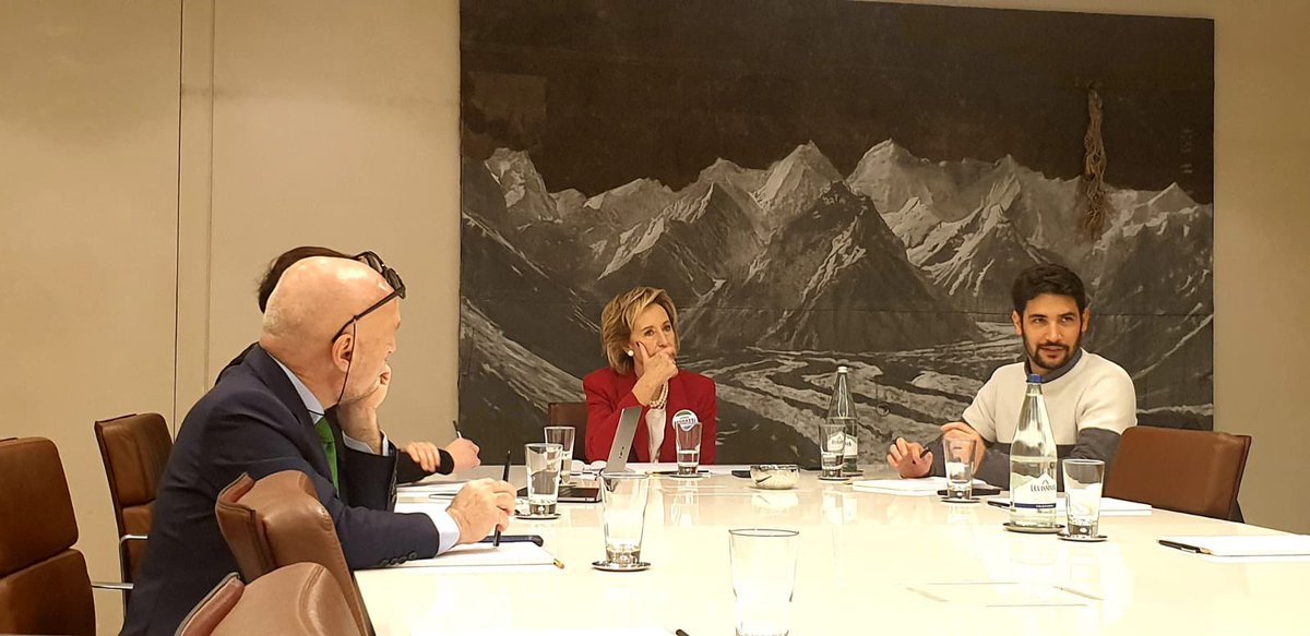 Appena terminato un proficuo incontro tra una cinquantina di giovani e <a href="/letiziamoratti/">Letizia Moratti</a> per contribuire al suo programma elettorale. Dialogo e ascolto, si parte bene!