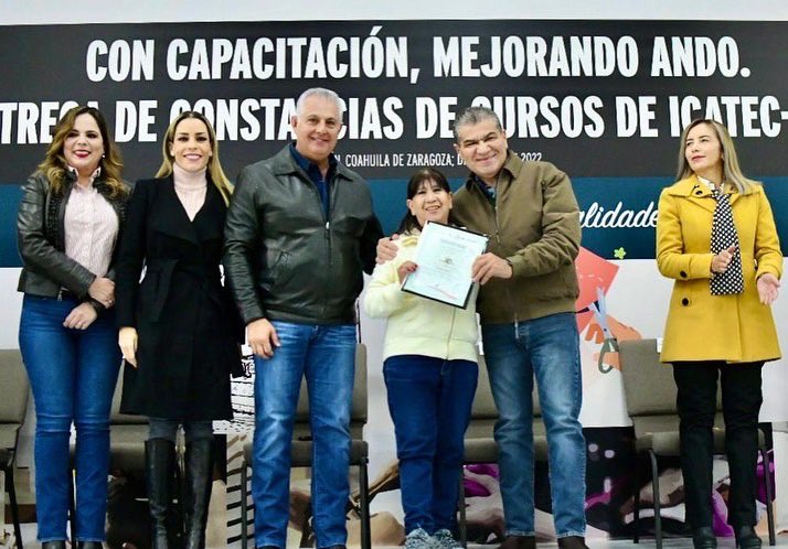 RomanCepeda's tweet photo. Esta mañana junto con el Gobernador @mrikelme hicimos entrega de constancias para las y los alumnos que concluyeron con los diferentes cursos de capacitación por parte del #ICATEC. https://t.co/gntT0ZDIpd