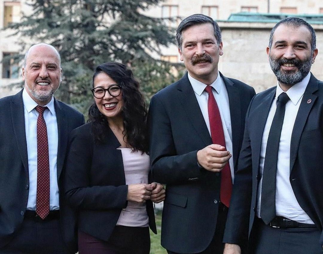 Bunlar niye tokat yeniyor diye sirritiyorlar