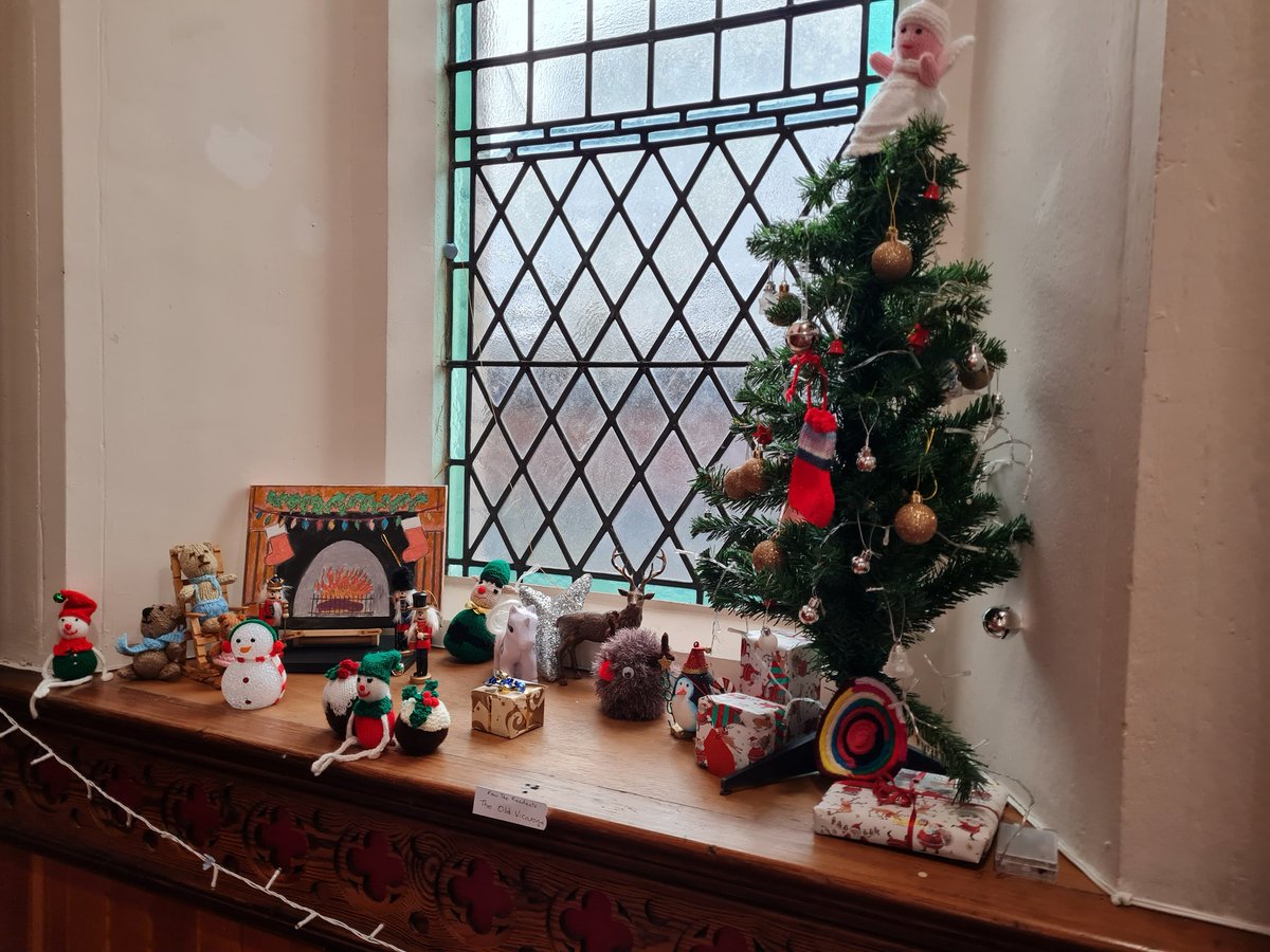 BathroadS's tweet photo. More of our Christmas window displays from our friends at the Old Christchurch Vicarage, M.O.P.S. (our church social group for our retired-and-active church members), plus a couple of our smaller displays https://t.co/7ME0vTwAlw