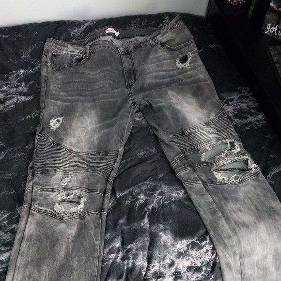 TerrellBacon4's tweet photo. So good I had to share! Check out all the items I'm loving on @Poshmarkapp #poshmark #fashion #style #shopmycloset #denimhouse #goodthreads #harleydavidson: https://t.co/NngLXrTSNP https://t.co/vZIWdlKrvK