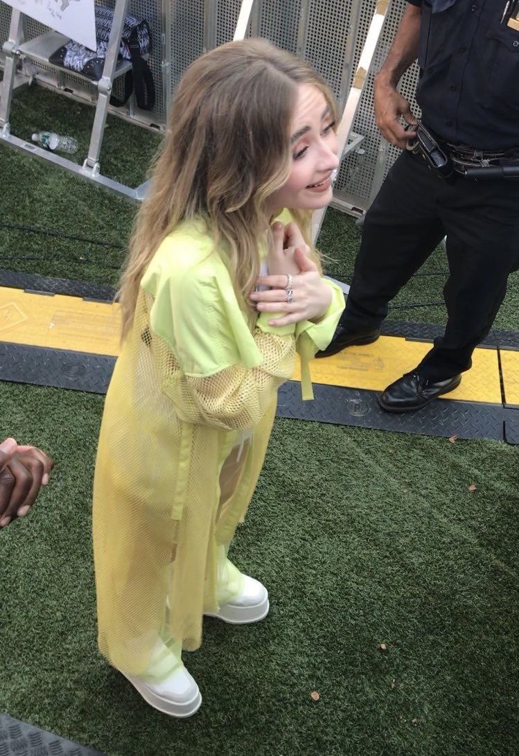 shannon 💌 on Twitter "sabrina carpenter actually looking her height a
