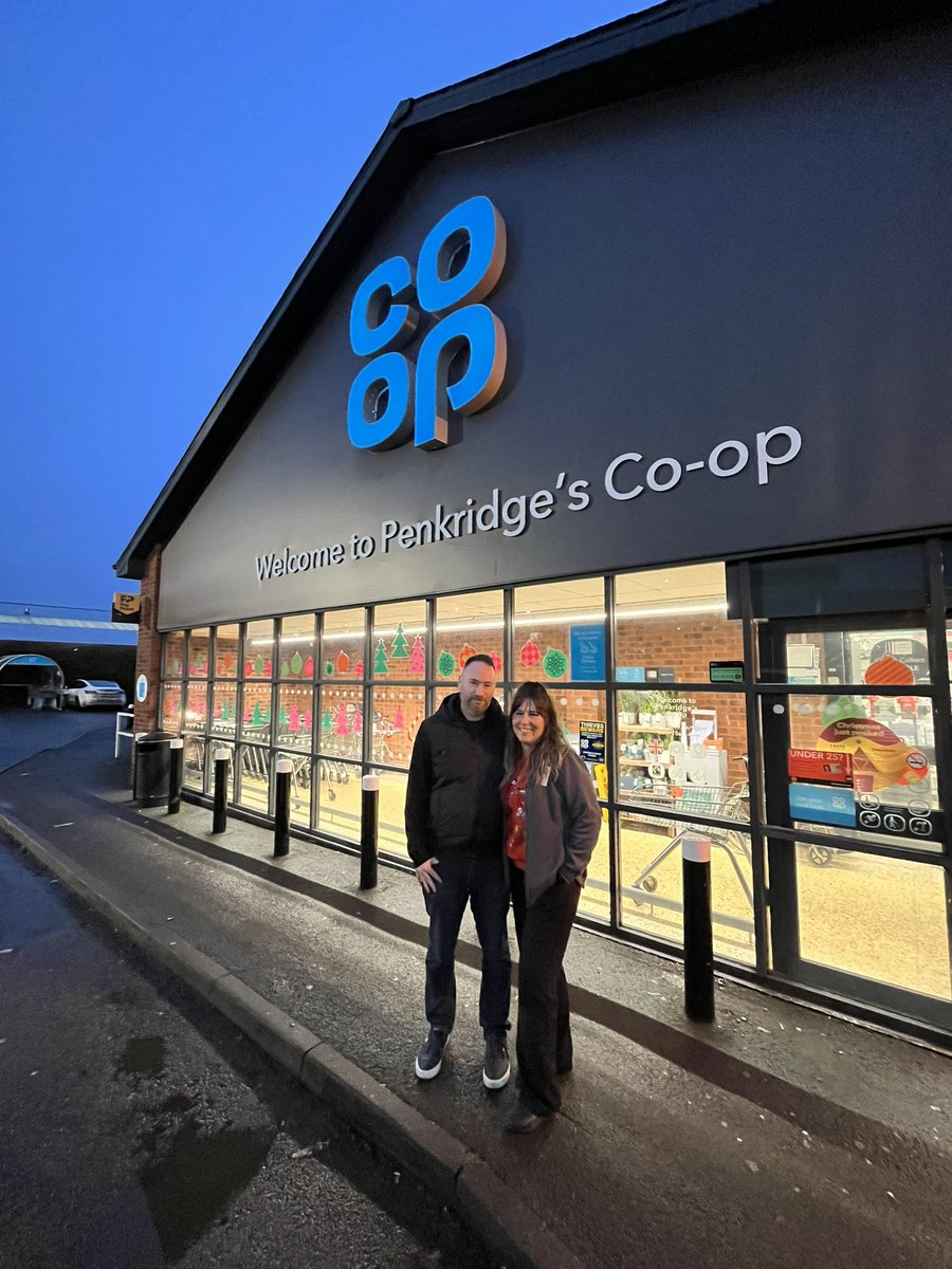 Jonb147's tweet image. A pleasure to lend a hand with the amazing @carolbattersby1 and her fantastic store team at Penkridge. Thanks for having me!🎄