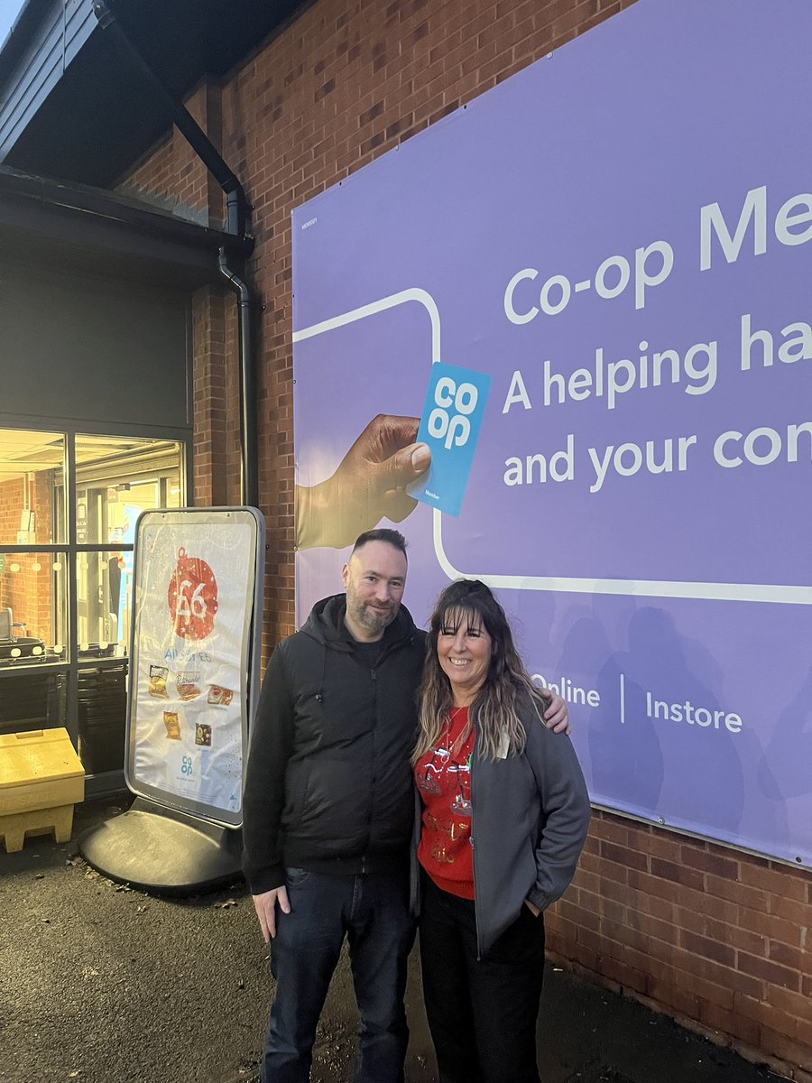 Jonb147's tweet image. A pleasure to lend a hand with the amazing @carolbattersby1 and her fantastic store team at Penkridge. Thanks for having me!🎄