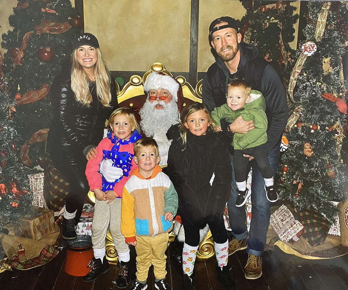 ryanmwalters's tweet image. No woke Santa this year :)