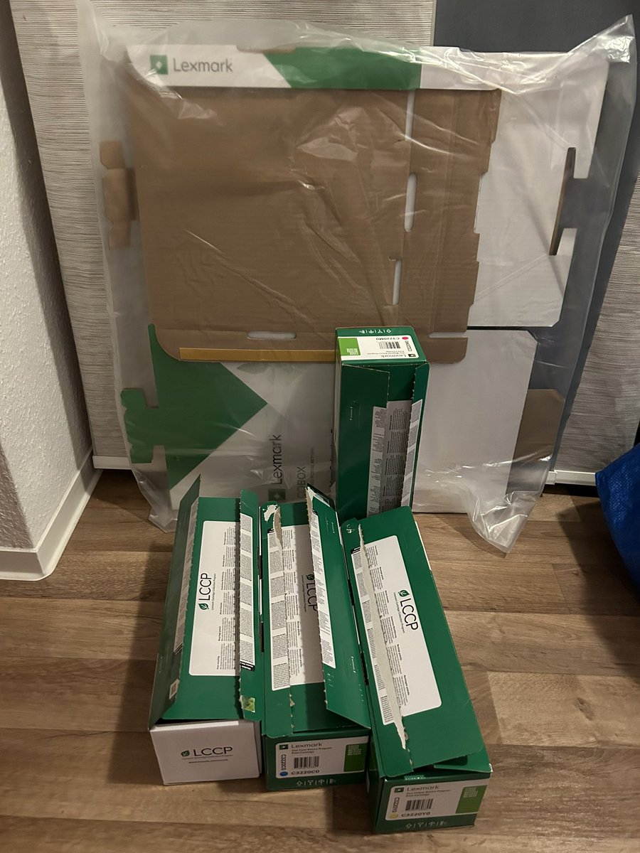 Digitalin's tweet photo. @Lexmark_Germany Lustig da ihr gerade das Thema #nachhaltigkeit ansprecht, hab ich fragen. Warum gestaltet ihr es in Deutschland so schwer bzw. umständlich seine alten Toner Kartuschen zurückzuführen? Auf der Website vom Programm wird erklärt, dass ein einfaches … (1/?) https://t.co/2VoHBkOc7u
