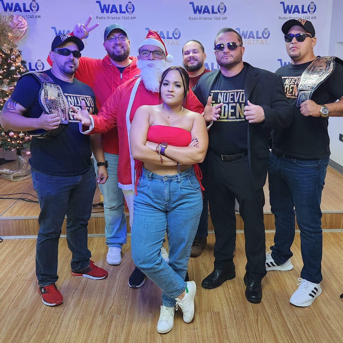 Contralona (@contralona) on Twitter photo Cuando Santa Claus te trae el regalo que menos tu esperas: El Nuevo Orden.
Gracias a <a href="/SuMajestadProfe/">Angelo Rivera | El Profe</a>, Xavant y su Seguridad por visitarnos a EL SPOT de <a href="/waloradio/">WALO Radio</a>. Cuando Santa Claus te trae el regalo que menos tu esperas: El Nuevo Orden.
Gracias a <a href="/SuMajestadProfe/">Angelo Rivera | El Profe</a>, Xavant y su Seguridad por visitarnos a EL SPOT de <a href="/waloradio/">WALO Radio</a>.