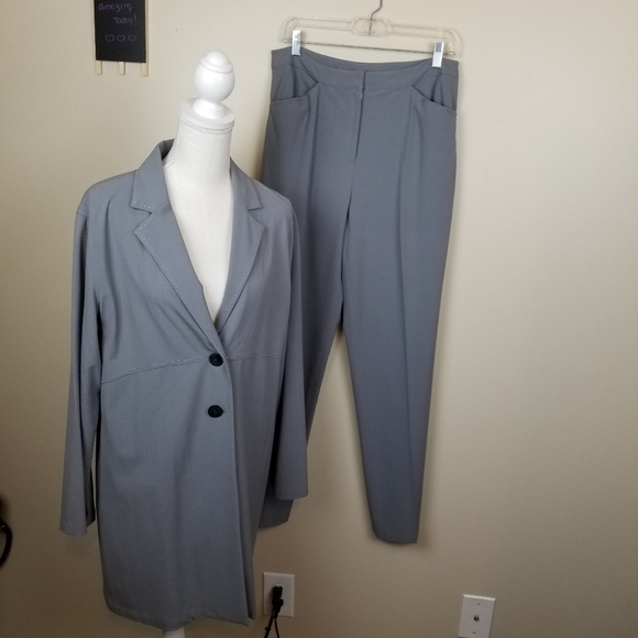erickayoungin's tweet photo. So good I had to share! Check out all the items I'm loving on @Poshmarkapp from @BECCA92756021 #poshmark #fashion #style #shopmycloset #calvinklein #jjill #loft: https://t.co/9F2xdxdkqj https://t.co/POi28zerRW