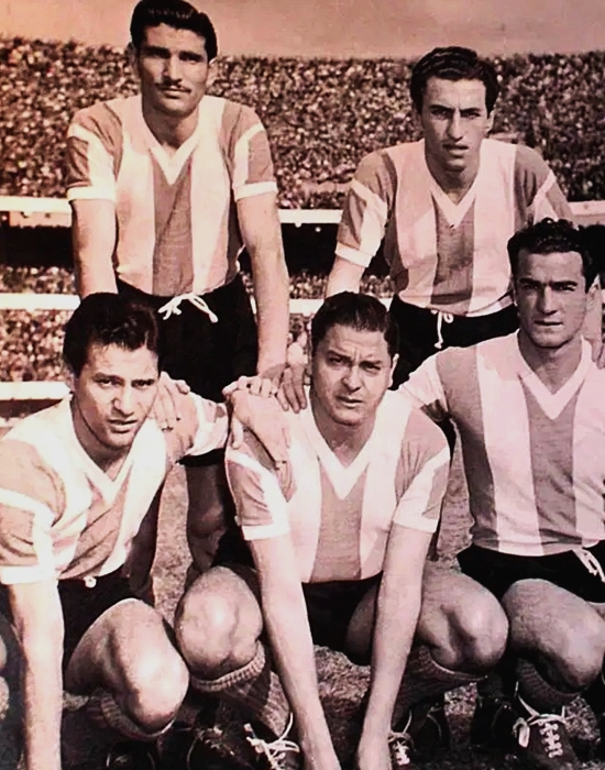 NicoFernandezBB's tweet photo. 📅 Las #efemérides del 25/12 👇

🎂 Nació "Chaplín" #Loustau, crack de #River
🏆 Segunda @CopaAmerica para #Argentina
🇧🇷 La Selección jugó en Brasil con un equipo armado con jugadores de #Independiente y #Racing
😇 Murió #Bidoglio, ídolo de #Boca

🔎 Mirá: https://t.co/VP5K2dhQfw https://t.co/xRcavA3SD6