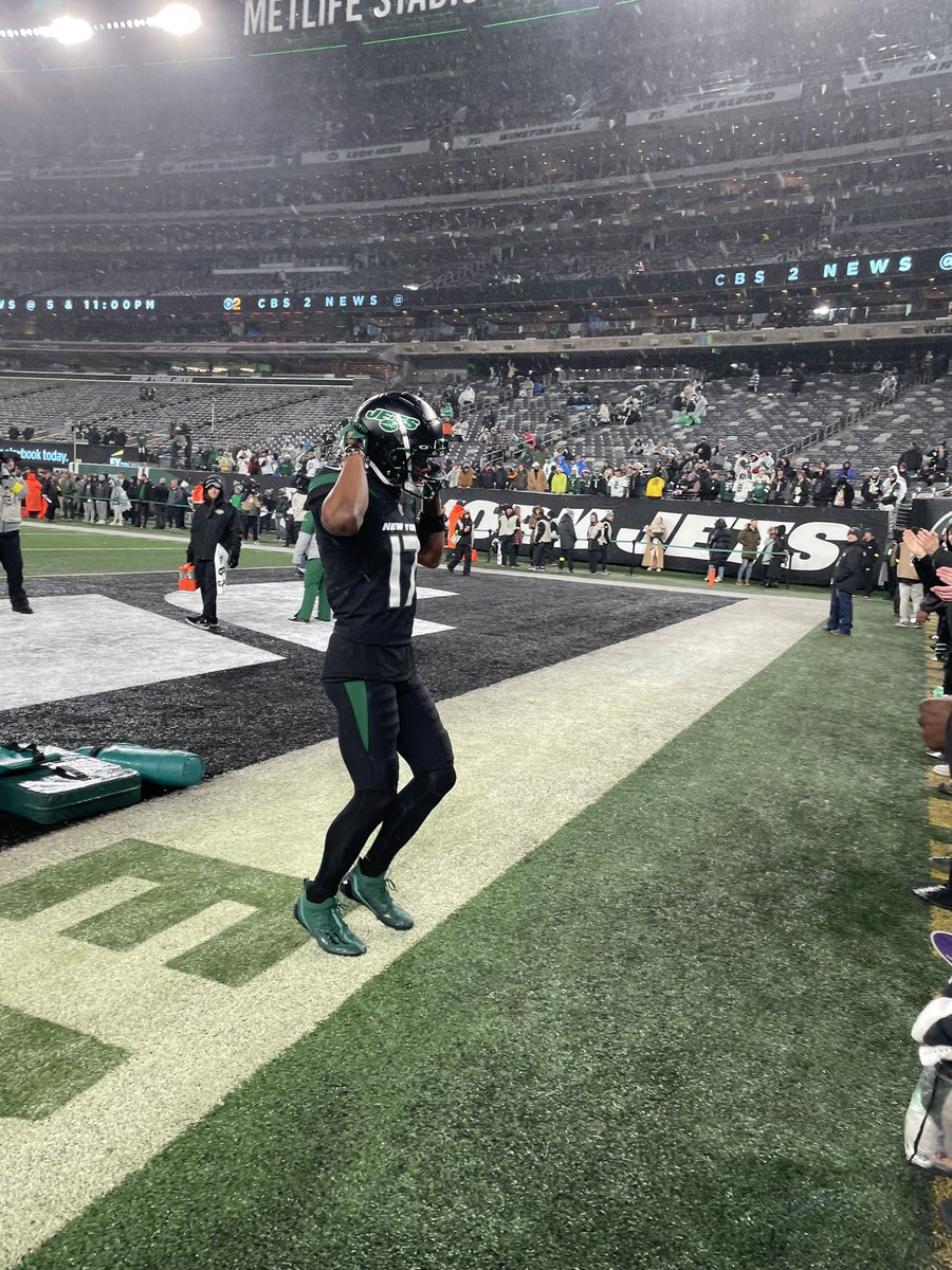 CYJpod's tweet photo. LETS GOOO @NFLonPrime #TNFonPrime #PrimeHasPerks https://t.co/NQd5oPFO3o