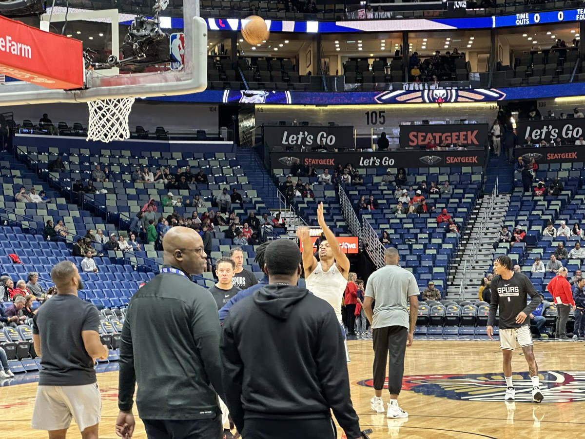 The New Orleans Pelicans (18-12) host the Western Conference rival San Antonio Spurs (10-20) Thursday, December 22 at the Smoothie King Center (The Blender).  Pelicans are attempting to snap a four game losing streak. https://t.co/HNCrxWHiKw