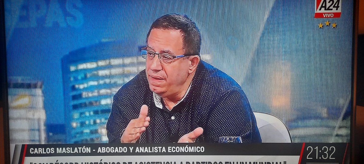 lauta's tweet photo. #Maslatón contando que cuando era concejal en los '90 recibió coimas de #Manliba (grupo #Macri) para aprobar la renovación del contrato para la recolección de basura en la ciudad de BsAs. Primero dice "la devolví", luego se ataja: "todo prescripto" https://t.co/k57FAzZ9MU