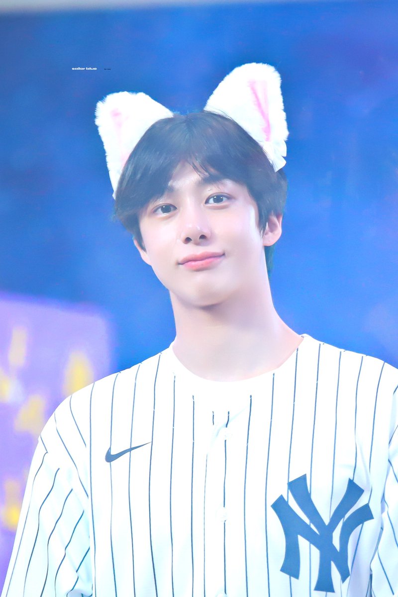 hwonpics's tweet photo. 🐈 #형원 https://t.co/eZNKuFzk2D
