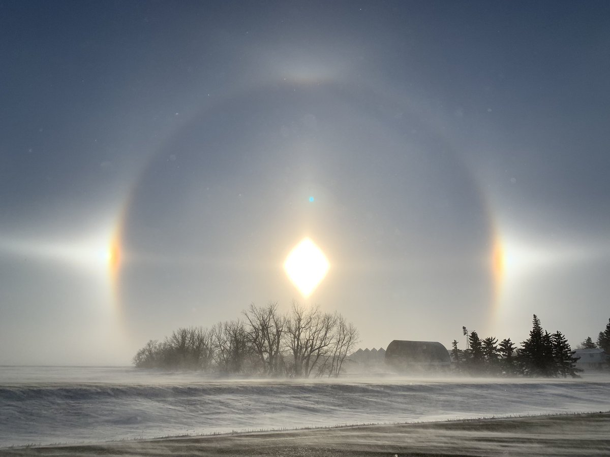Pretty cool sun dogs today and even a double one, something I’ve never seen before #sundogs #coldweather #canadianweather