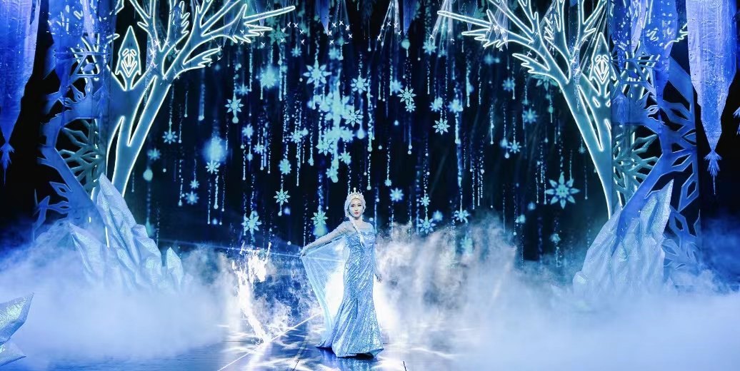 hangzhoufeel's tweet photo. The large-scale immersive panoramic opera - the Snow Queen: Elsa's Magical Adventures❄️❄️ - will hit the stage at the #Hangzhou Linping Grand Theatre on New Year's Eve. Don't miss out!😍 #WhatsOnHangzhou https://t.co/pVWuNskU95
