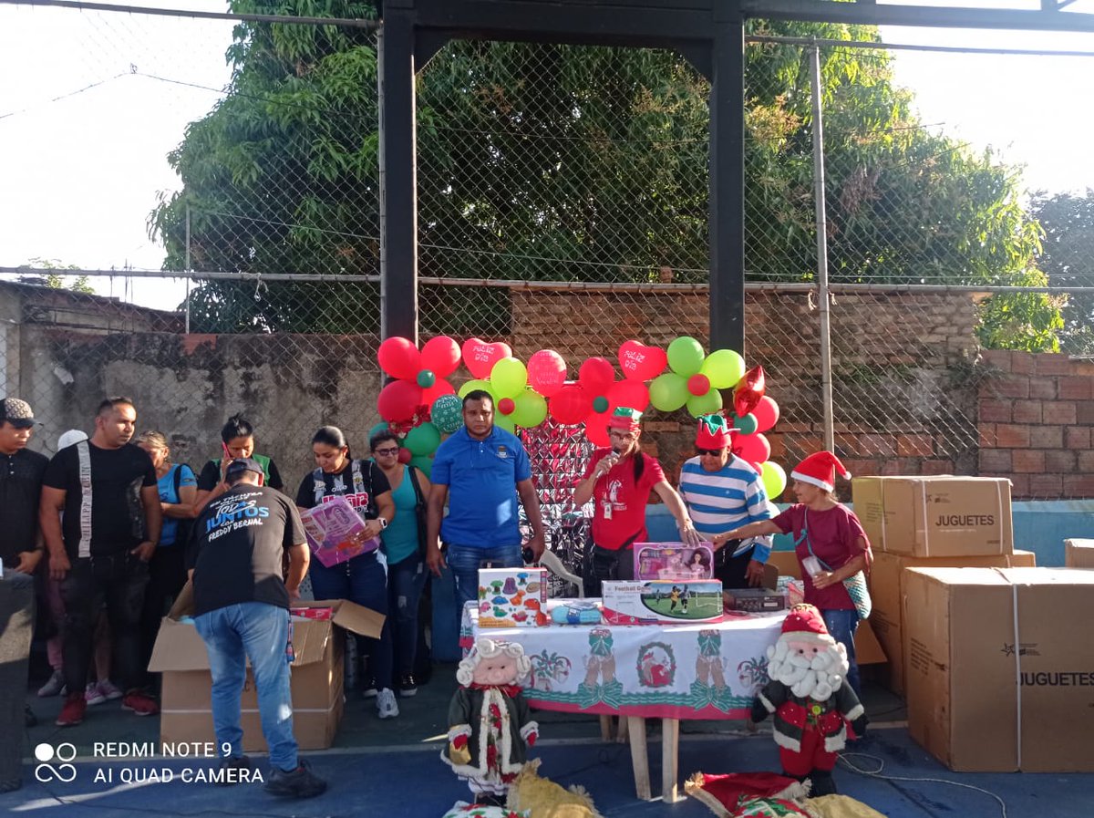 ElCementerioUn's tweet photo. #soycomunicadorclap gracias q Dios q la gestión de presidente @NicolasMaduro al gobernador @FreddyBernal  y nuestro alcalde @jhoncarrillo por hacer feliz a los niños de mi comunidad B. El cementerio Ureña https://t.co/mm21RocRz2