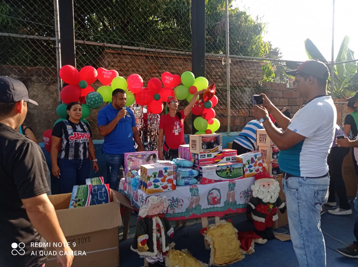 ElCementerioUn's tweet photo. #soycomunicadorclap gracias q Dios q la gestión de presidente @NicolasMaduro al gobernador @FreddyBernal  y nuestro alcalde @jhoncarrillo por hacer feliz a los niños de mi comunidad B. El cementerio Ureña https://t.co/mm21RocRz2