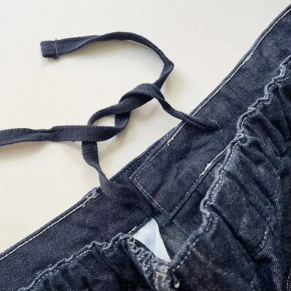 【GU】これコスパ崩壊してるよ…!1990円の「着回し最強パンツ」好きすぎて2色買いしちゃった!の「デニムバギースラックス」が優秀すぎた!キレイなワイドシルエットが魅力的で、着回し力バツグン◎これが1990円で買えちゃうなんて、破格すぎるよ〜! 