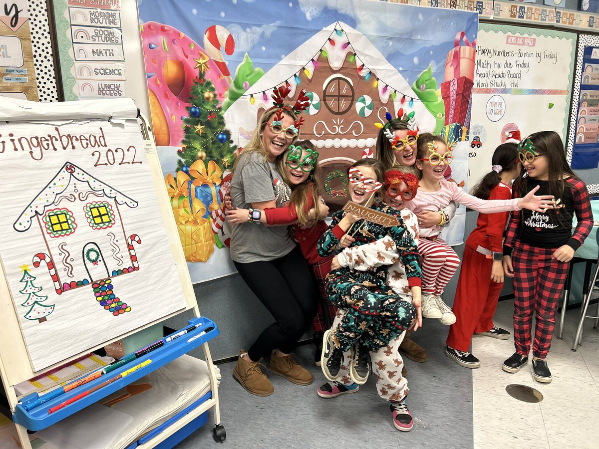 MrsDzierzek's tweet photo. The best day EVER celebrating with all our families! Happy Holidays @brewsterschools @Miss__Corbett https://t.co/O3EEXslEyB