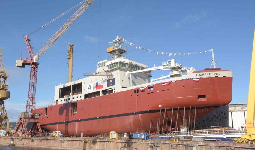 min_ciencia's tweet photo. 📢 ¡Hoy se lanza al mar el #RompehielosAlmiranteViel, buque Antártico hecho en #Chile por ASMAR y el primero de sus características construido en Sudamérica! 🚢

Puedes seguir la transmisión en vivo desde las 20:30 horas en este enlace 📲 https://t.co/k0fmlu6FzX https://t.co/eEUZq98NgW