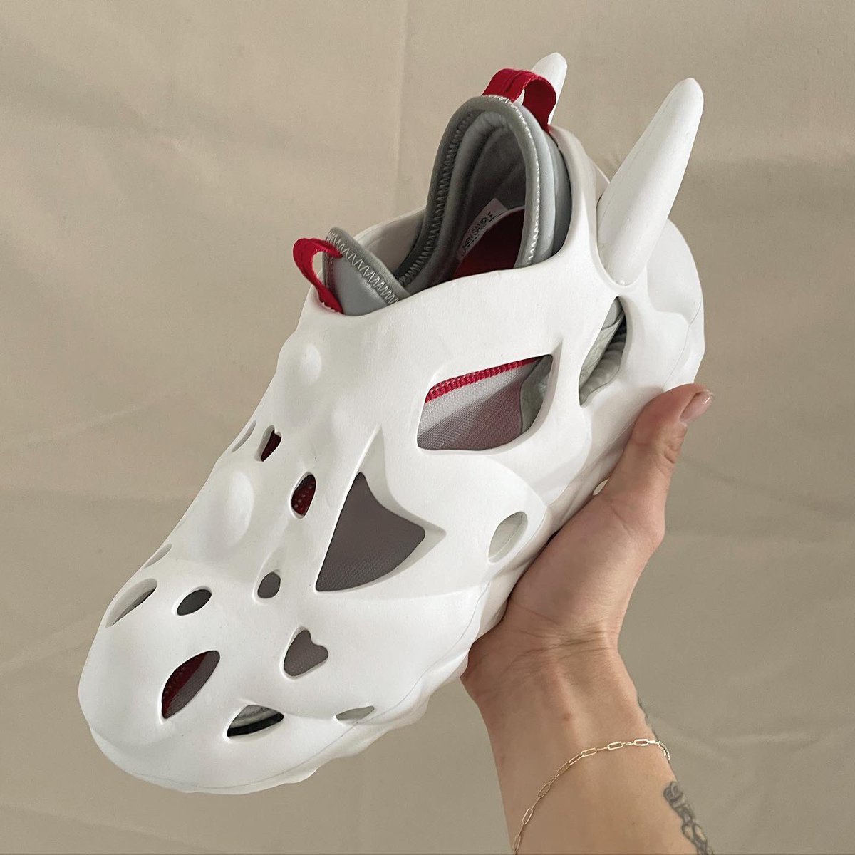 EsenesWW's tweet photo. 🦋💀Bonehead Butterfliez💀🦋

I put the @tombogo @saucony Butterfly Aqua Sock in the SNS Boneheads(in Cubone White). 

I was going to drop a preorder but I might just wait n do it proper.

Lmk if y’all want a small preorder or some 🫶 https://t.co/5LBuaKbKKF