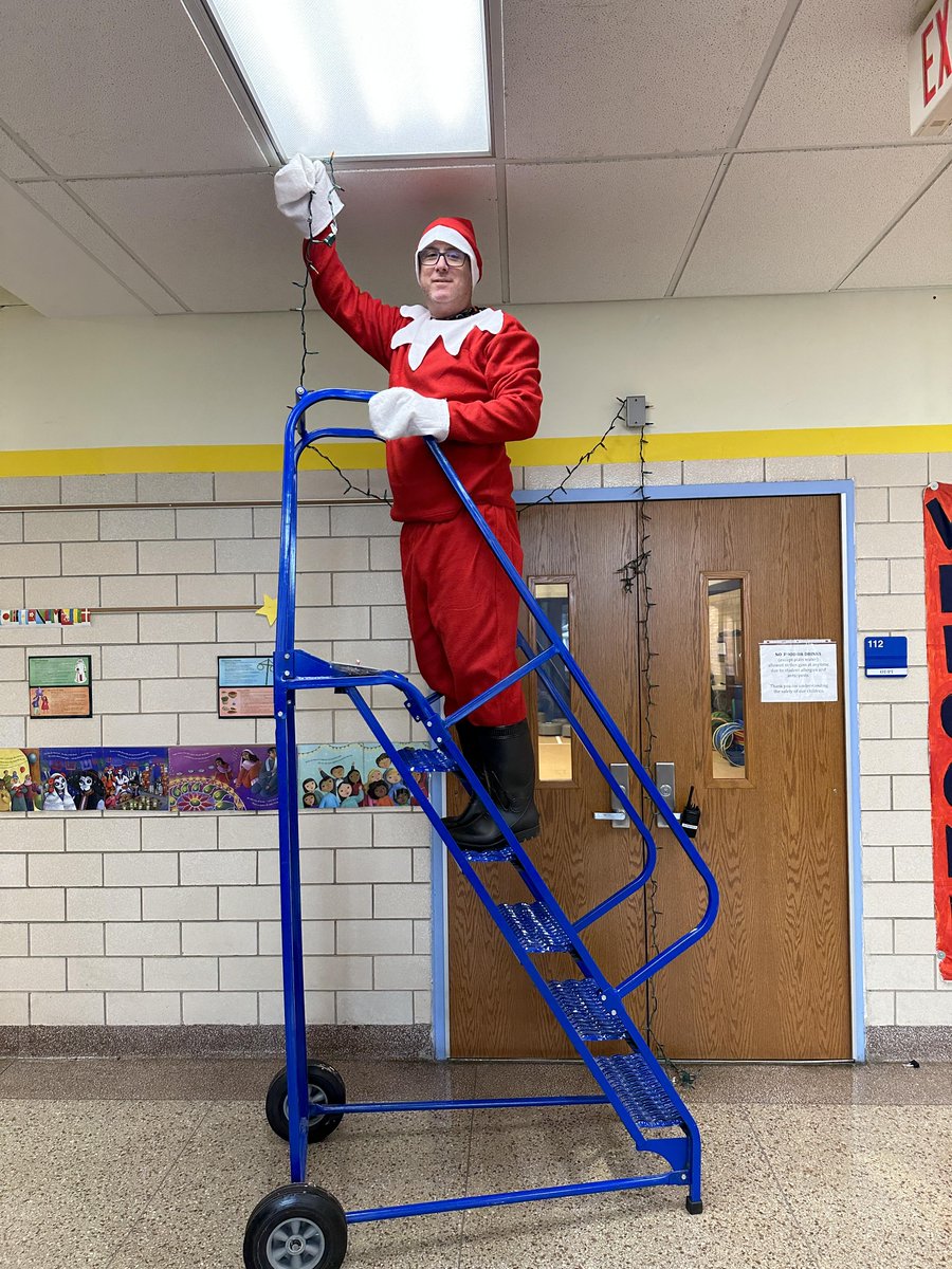BrookfieldD95's tweet photo. The Brook Park "Principals On a Shelf" had a lot of fun this week! We are wishing everyone a great E-Learning day and a wonderful holiday season! https://t.co/6ifXjscPCu