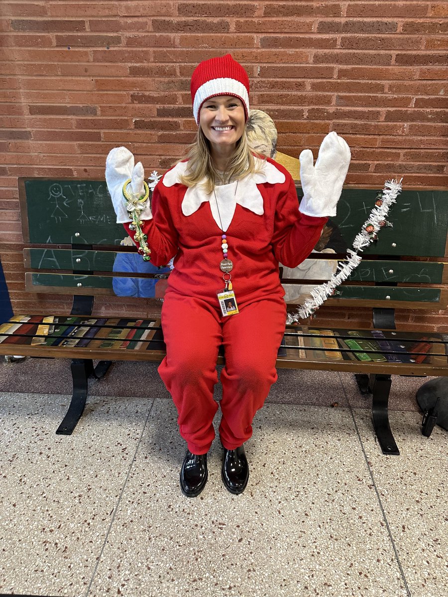 BrookfieldD95's tweet photo. The Brook Park "Principals On a Shelf" had a lot of fun this week! We are wishing everyone a great E-Learning day and a wonderful holiday season! https://t.co/6ifXjscPCu