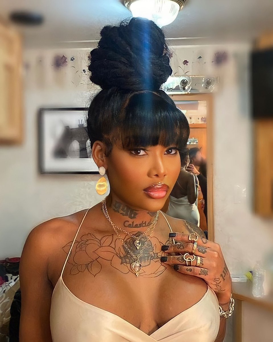 𝙎𝙐𝙈𝙈𝙀𝙍 𝙒𝘼𝙇𝙆𝙀𝙍 on Twitter: "summer walker snapped on here."