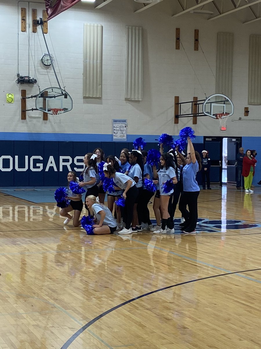 KimRudden's tweet photo. Winter Assembly ❄️ https://t.co/K0VgnkJpiD