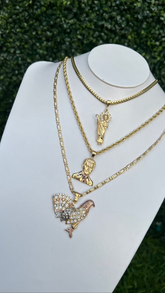 juve_gto's tweet photo. Yall go follow my jewelry business on IG for some quality solid gold jewelry, silver, gold filled jewelry‼️✌🏻 https://t.co/ltrtmoqo6A