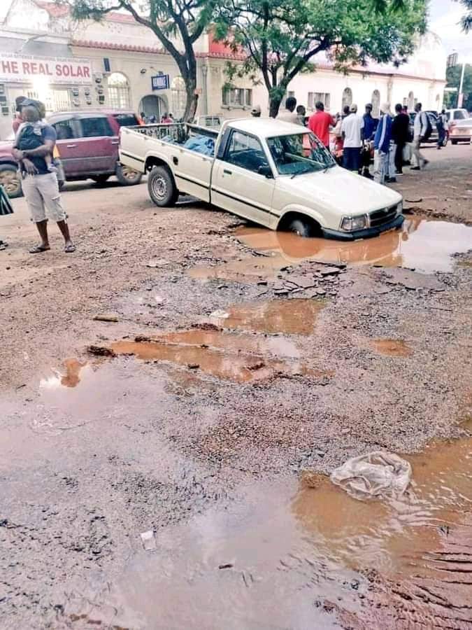 mukafax's tweet photo. A rare picture of a car drinking water in Africa.😂 https://t.co/46kA62O5Vr