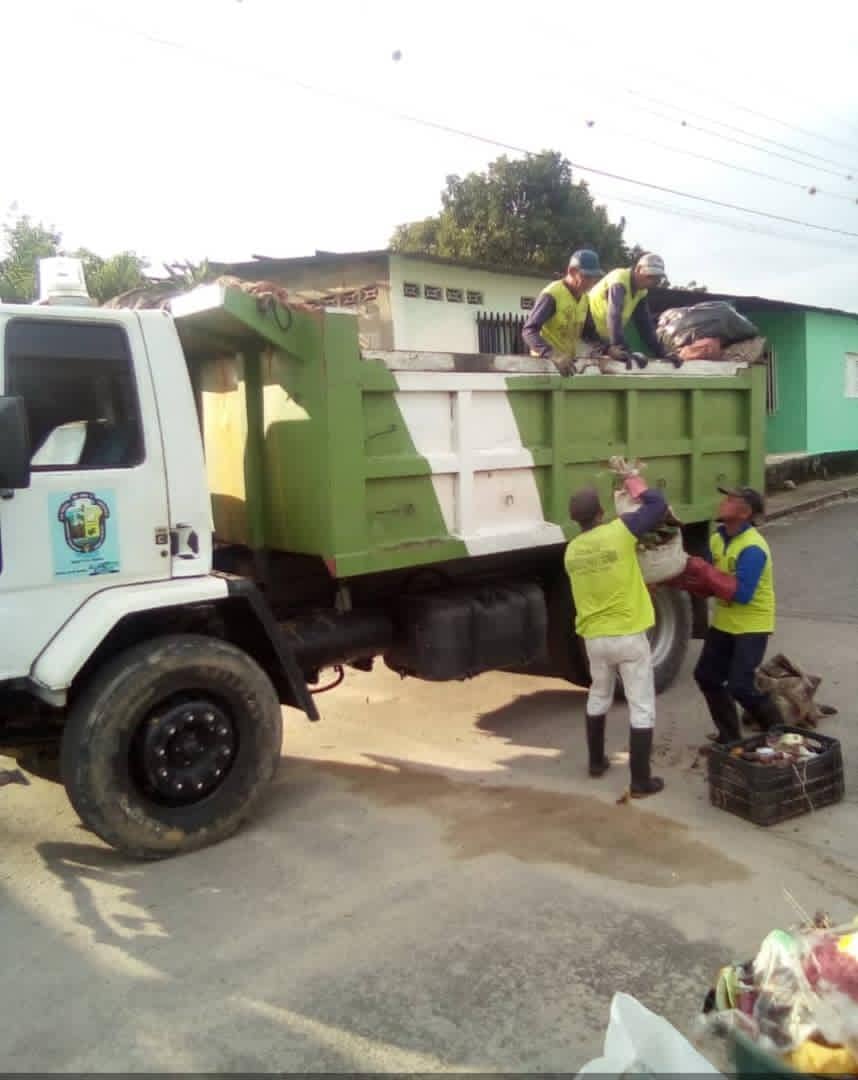 A_CaraccioloPO's tweet photo. #22Dic Recolección de desechos sólidos sector Unión

Bajo las instrucciones del Alcalde José Alberto Suarez Se continúa con la recolección de desechos sólidos esta vez en el Sector Unión perteneciente al Municipio Caracciolo Parra Y Olmedo de Tucaní.

#Mérida #Venezuela https://t.co/JxEGrK8qBN