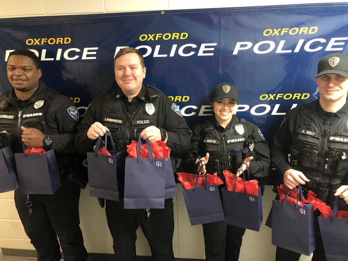 Thank you to the Chancellor’s House for bringing these gift bags by the department today! 💙🎄