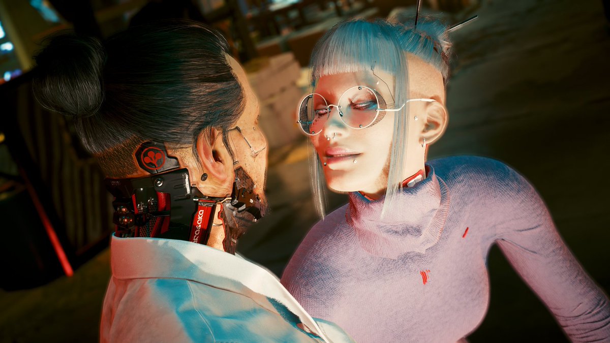 _galdorcraeft_'s tweet photo. Kiss thief on Redwood Market ๐ค๐ธ There are these rare moments when she looses her timidity. (ใโฝใ) #Cyberpunk2077 #Cyberpunk2077PhotoMode #VirtualPhotography #VP #LilithDurand #GoroTakemura #Takemura #AMM #AppearanceMenuMod https://t.co/0YJCMT5kaD
