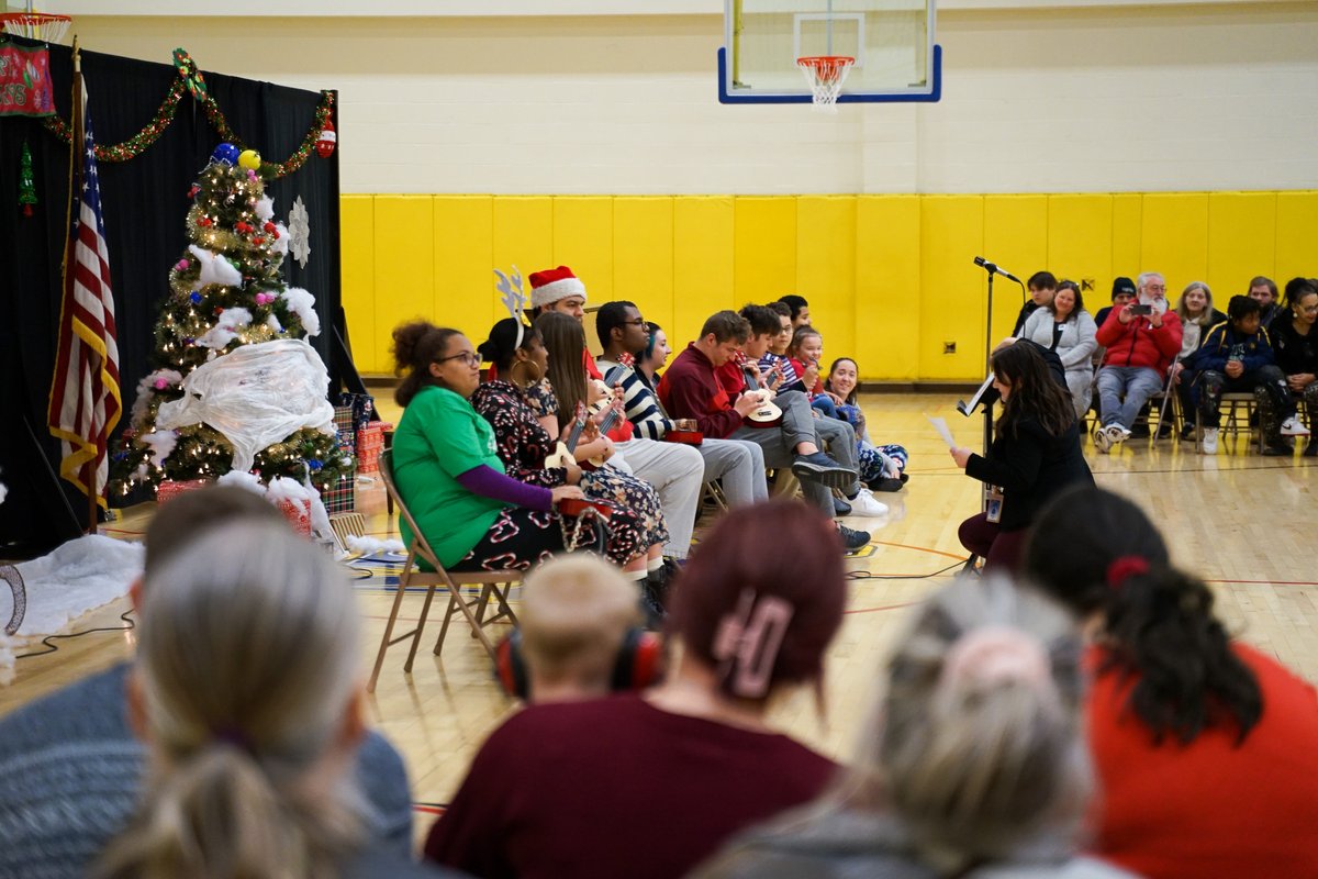 AIU_SpecEdDiv's tweet image. Smiles abound after an incredible week of festivities! Thanks to all of our hardworking teachers and staff for making this holiday season an unforgettable one! Happy Holidays! See more photos on our Spotlight on Special Education blog: aiu3.net/site/Default.a…