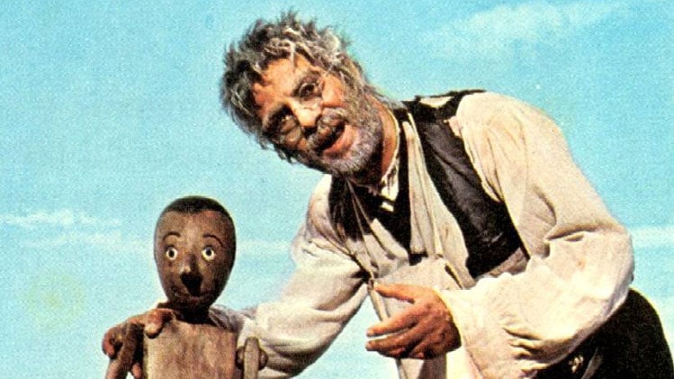 Il n'y a qu'une seule adaptation de PINOCCHIO qui compte, la série que Luigi Comencini réalisa pour la télévision italienne en 1972 avec Nino Manfredi, Andrea Balestri et Gina Lollobridgida. Elle est introuvable en dvd ou Bluray mais ceux qui l'ont vue ne l'ont jamais oubliée.