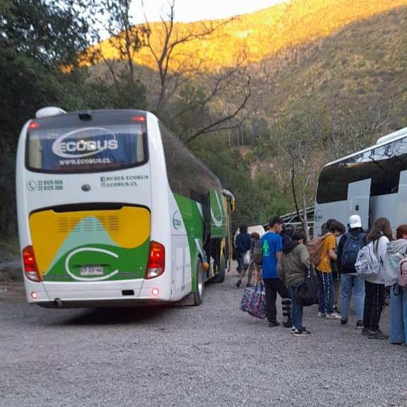 BUSES_ECOBUS's tweet photo. Cotiza en https://t.co/gu6twOQmcp o al 228120060 - 228120300 y súmate a la experiencia #ECOBUS https://t.co/bGhYZfMKv5